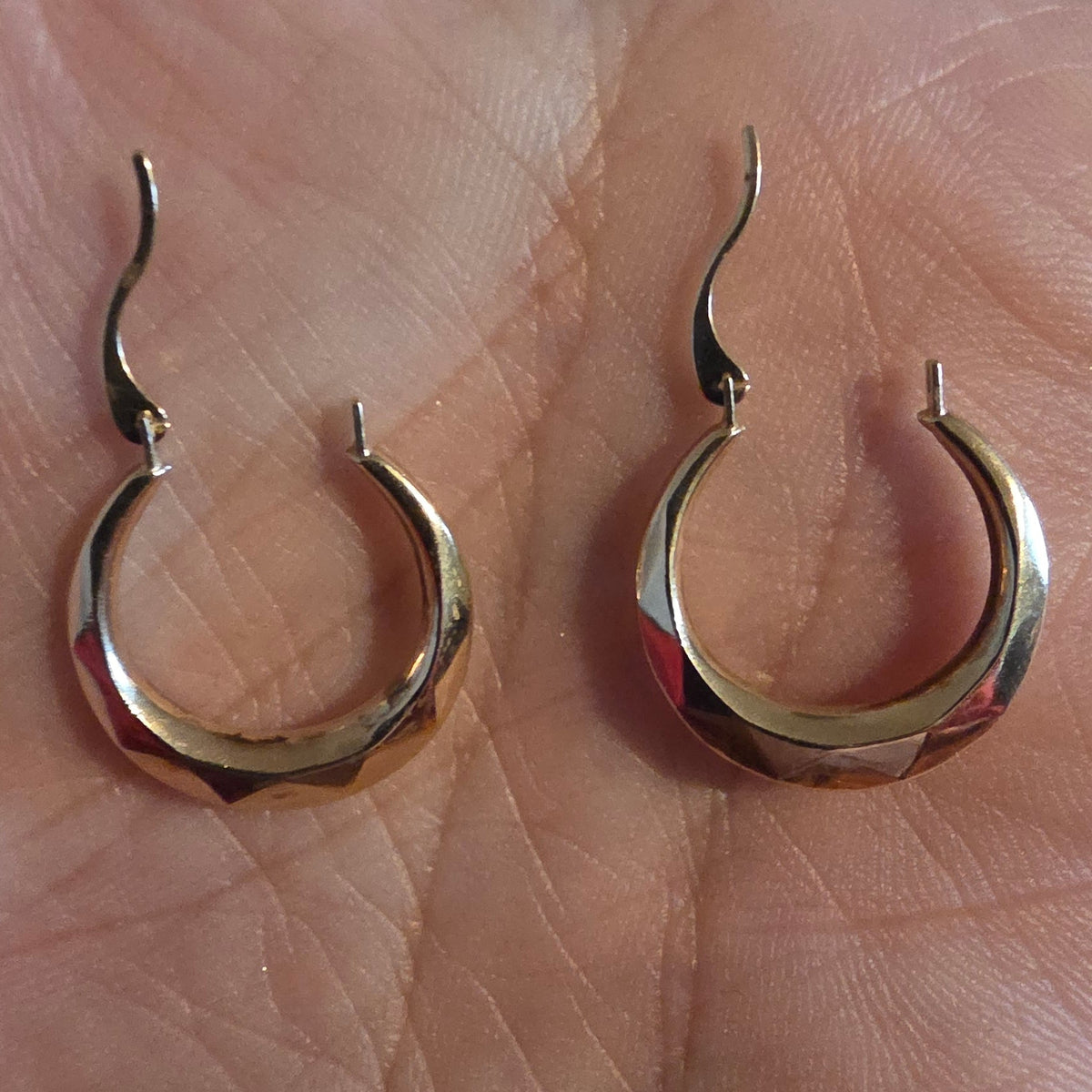 9ct Gold Faceted Tapered Hoop Earrings