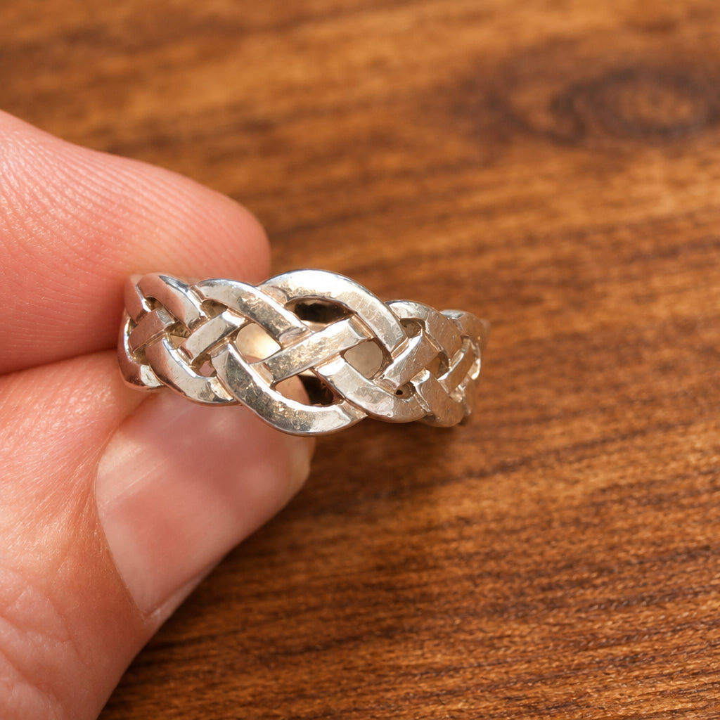 9ct Yellow Gold Celtic Knot Ring – Size Q