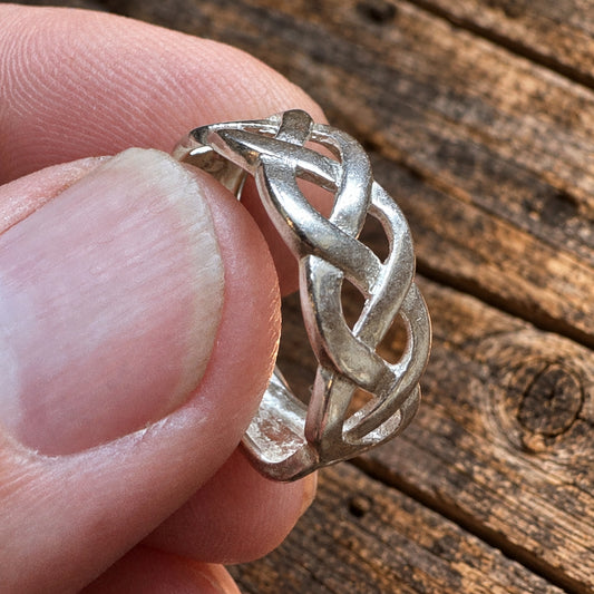 925 Sterling Silver Celtic Knot Ring – Size L