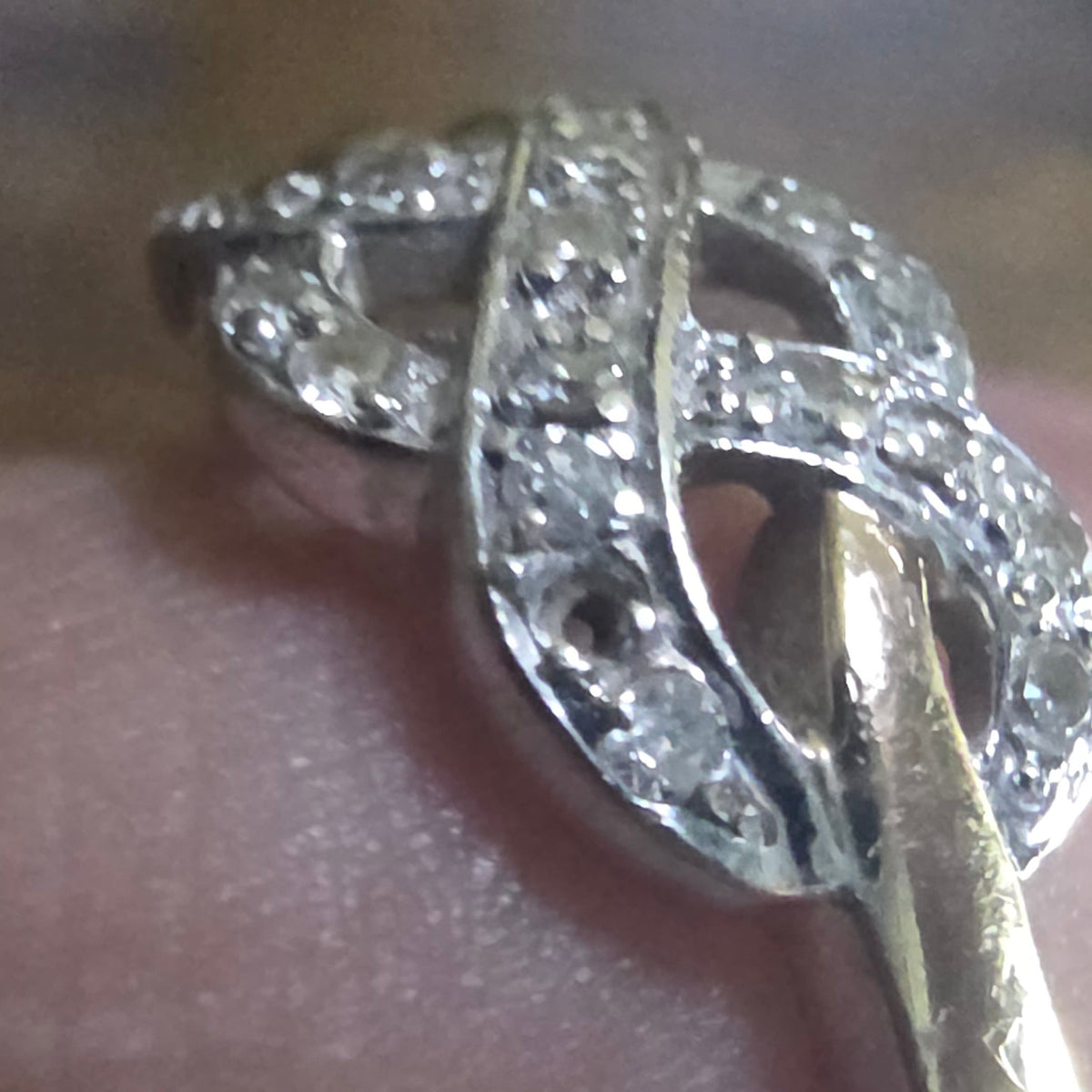 18ct Two-Tone Gold Diamond Twist Ring – Size P