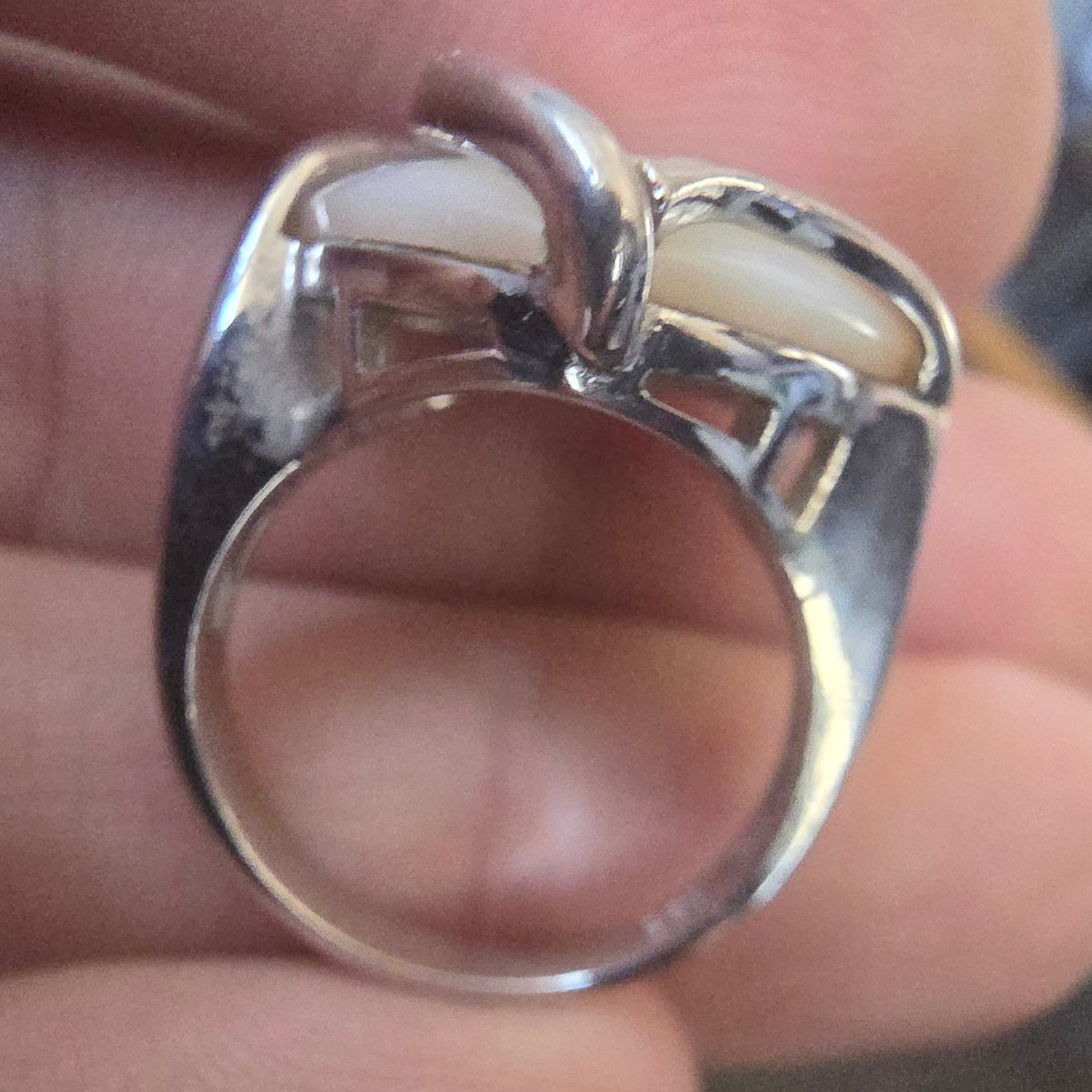 Mother of Pearl Heart Ring in 925 Silver – Size L