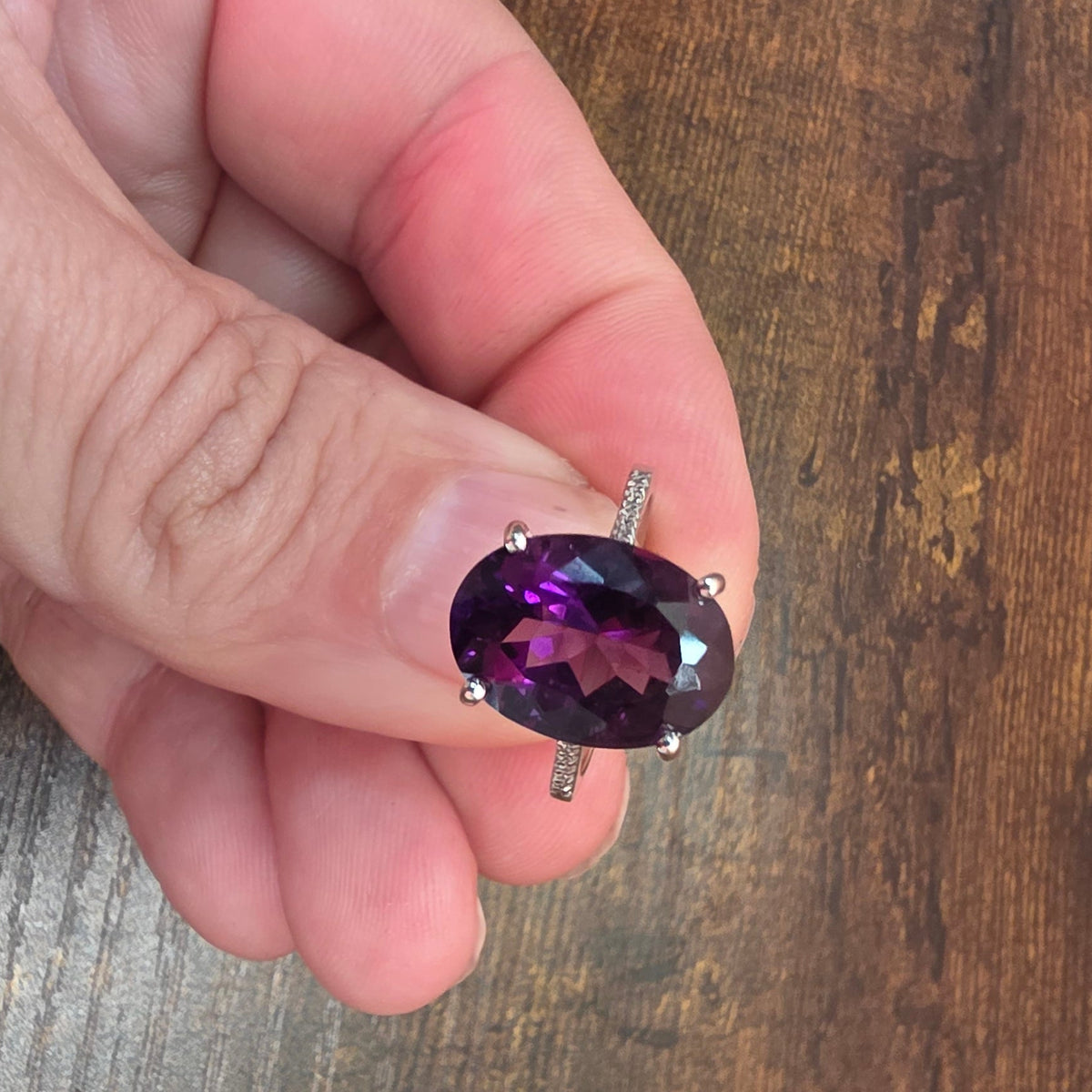 9ct White Gold Oval Amethyst Solitaire Ring – Size N½