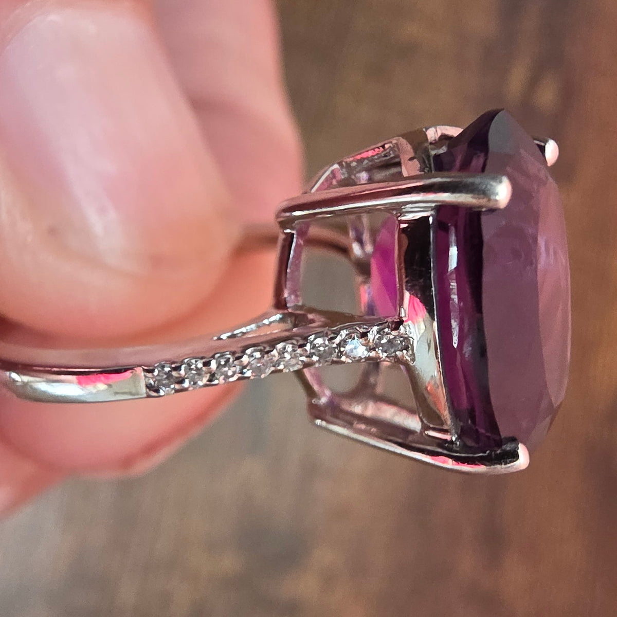 9ct White Gold Oval Amethyst Solitaire Ring – Size N½