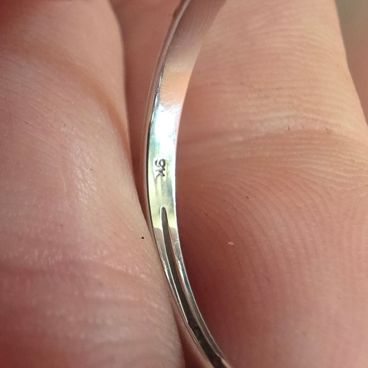 9ct White Gold Oval Amethyst Solitaire Ring – Size N½