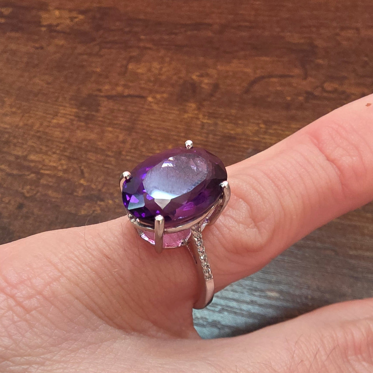 9ct White Gold Oval Amethyst Solitaire Ring – Size N½