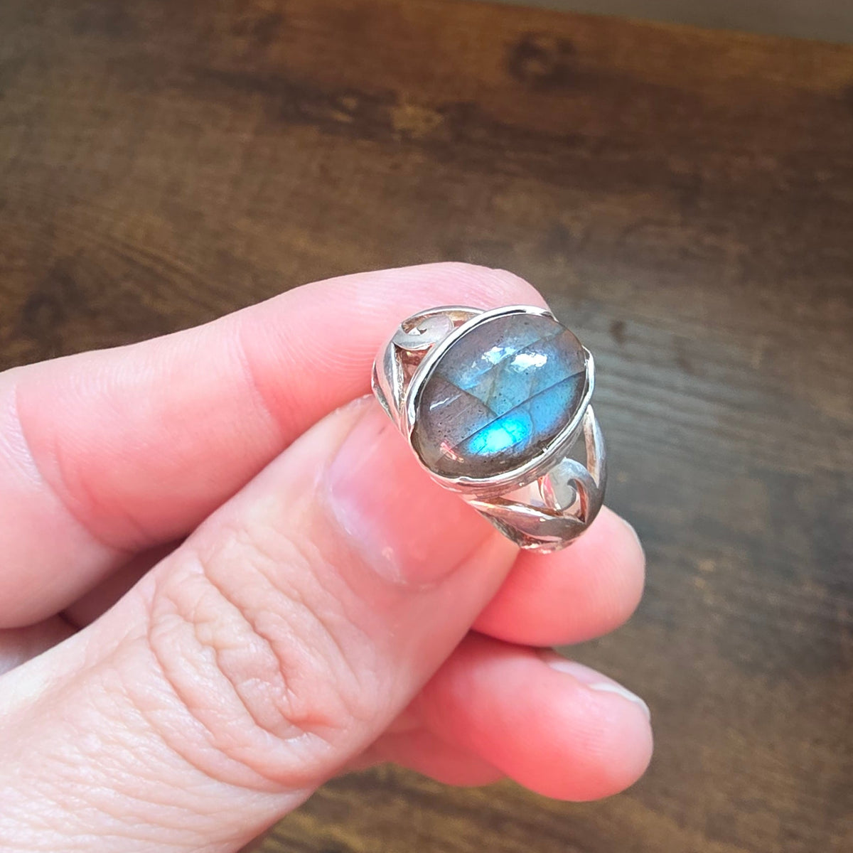 925 Sterling Silver Oval Labradorite Cabochon Ring – Size O