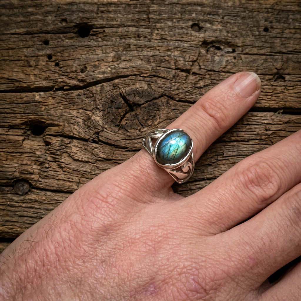 925 Sterling Silver Oval Labradorite Cabochon Ring – Size O